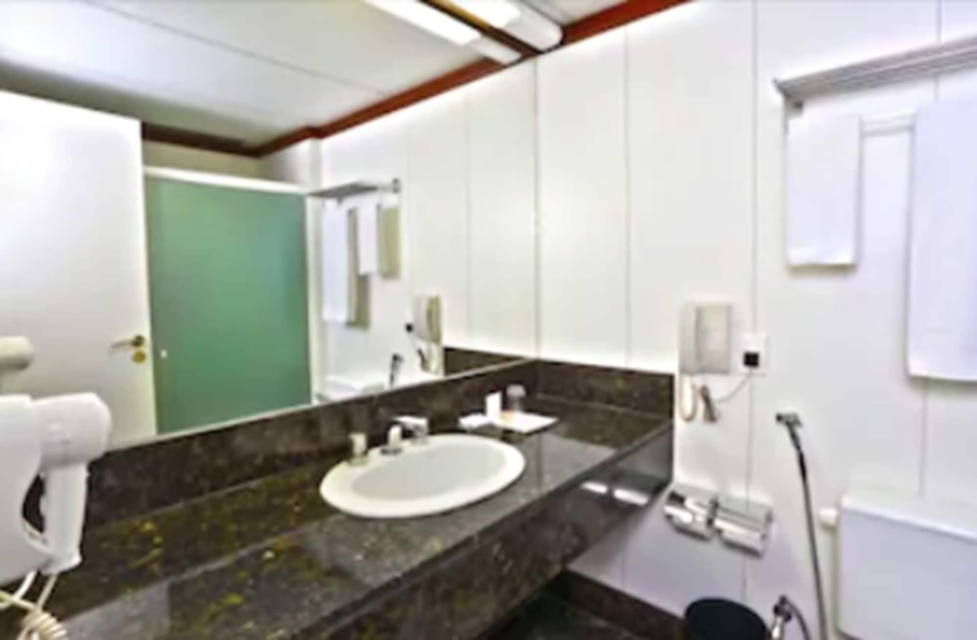 Boulevard Plaza Hotel 4*